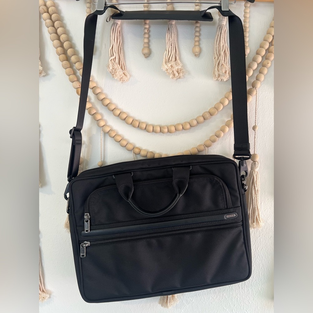 Tumi slim lite briefcase lap top messenger bag satchel black